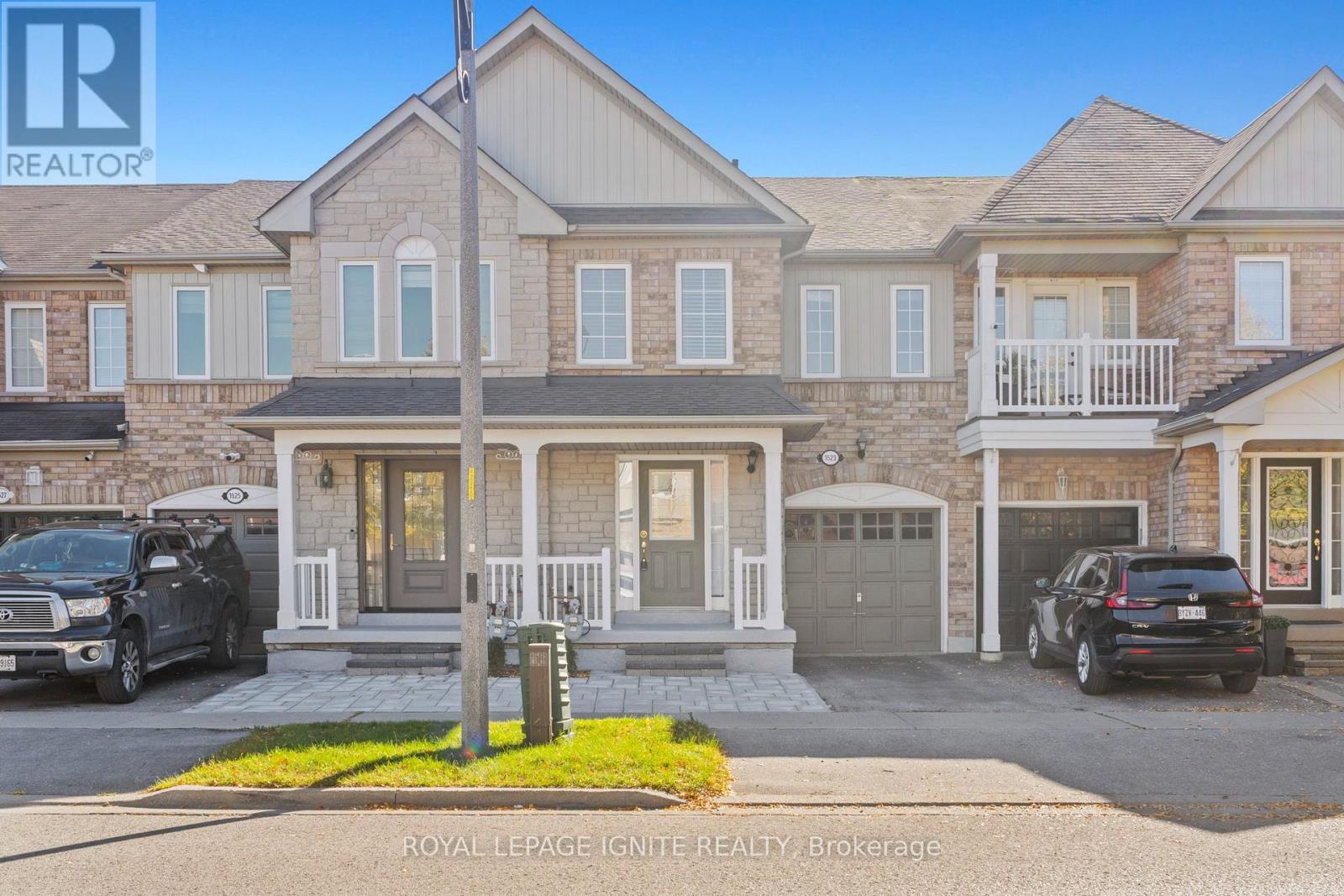 1523 Avonmore Square, Pickering, ON photo 2