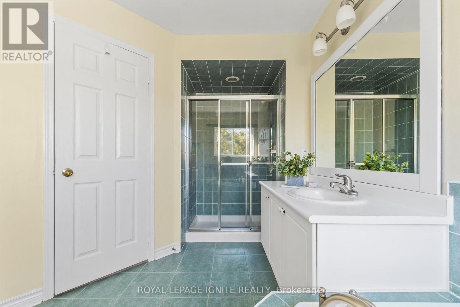 1523 Avonmore Square, Pickering, ON photo 27
