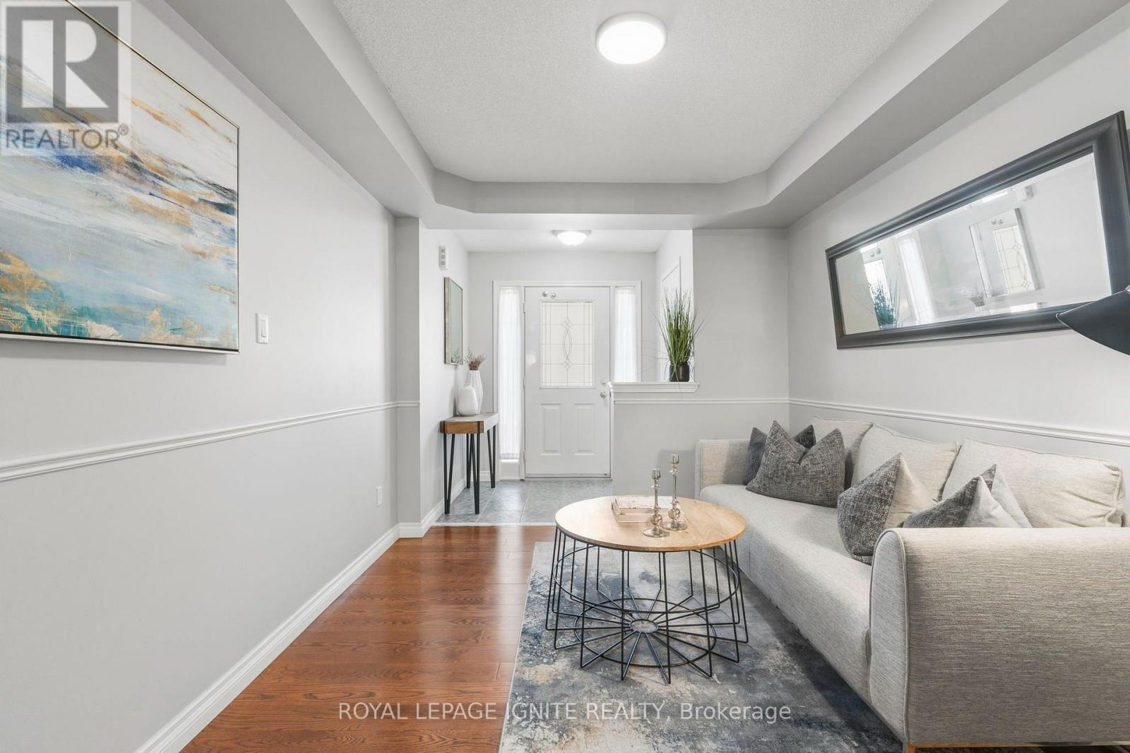 1523 Avonmore Square, Pickering, ON photo 5