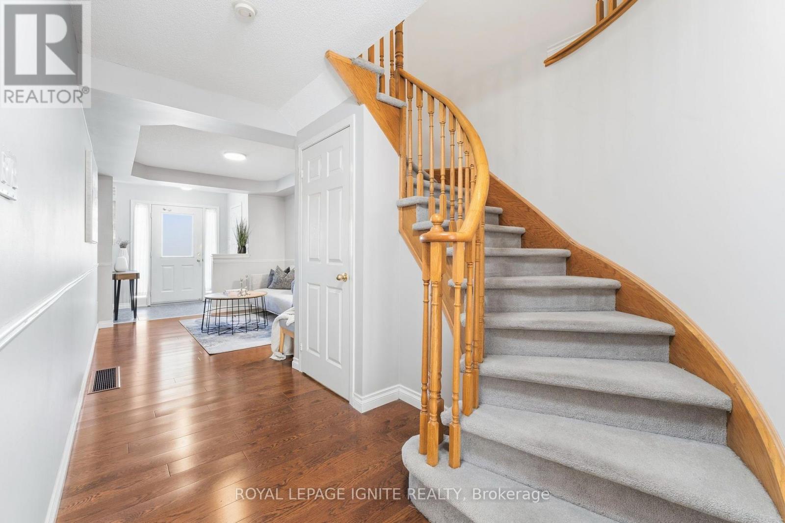 1523 Avonmore Square, Pickering, ON photo 6