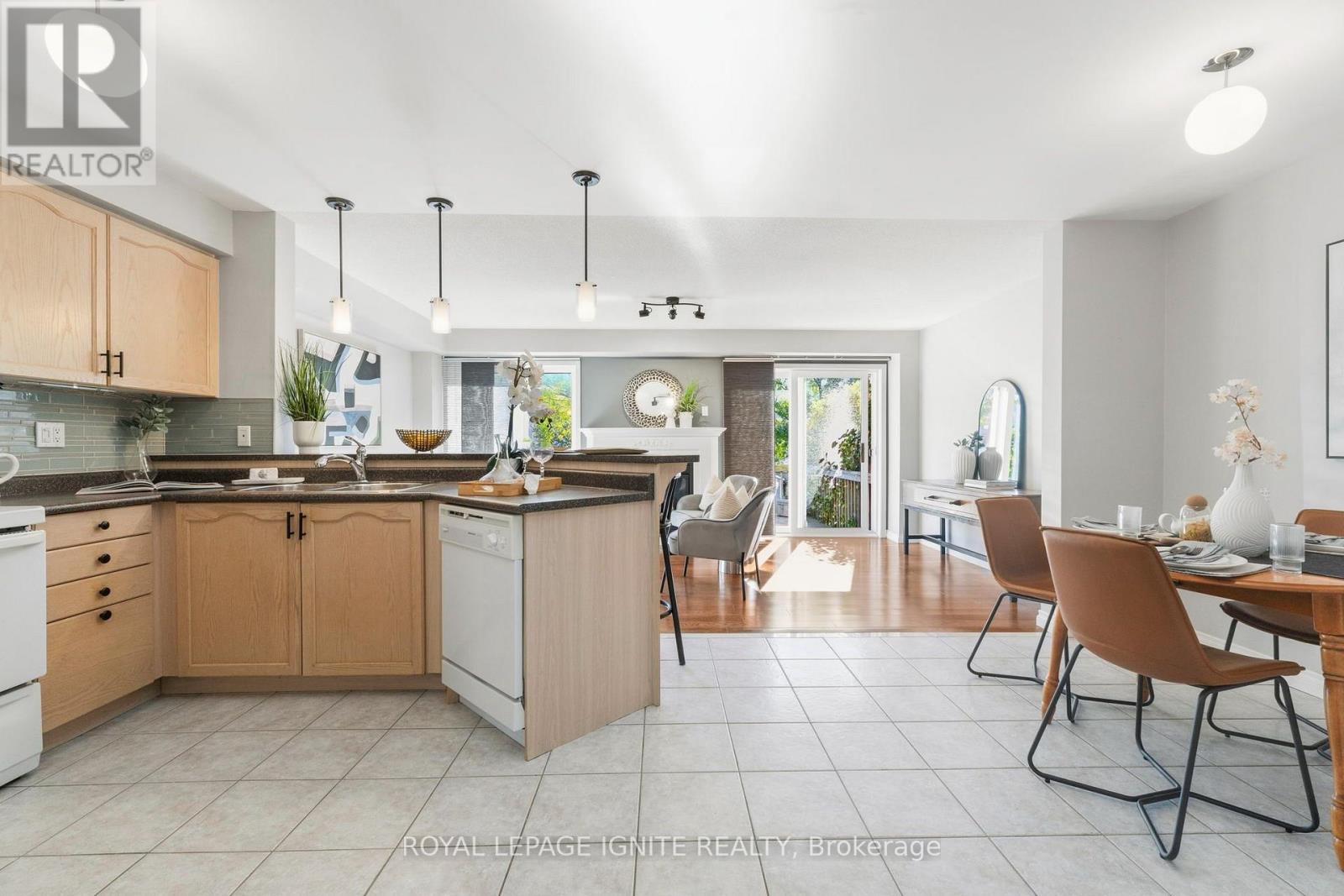 1523 Avonmore Square, Pickering, ON photo 8