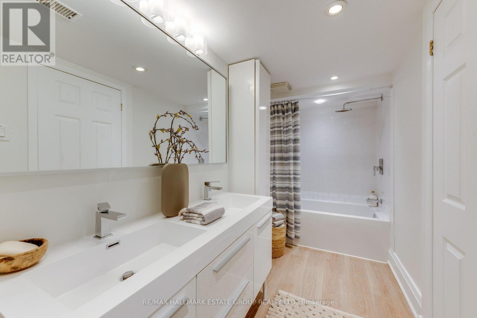 105 Lee Avenue, Toronto, ON photo 40