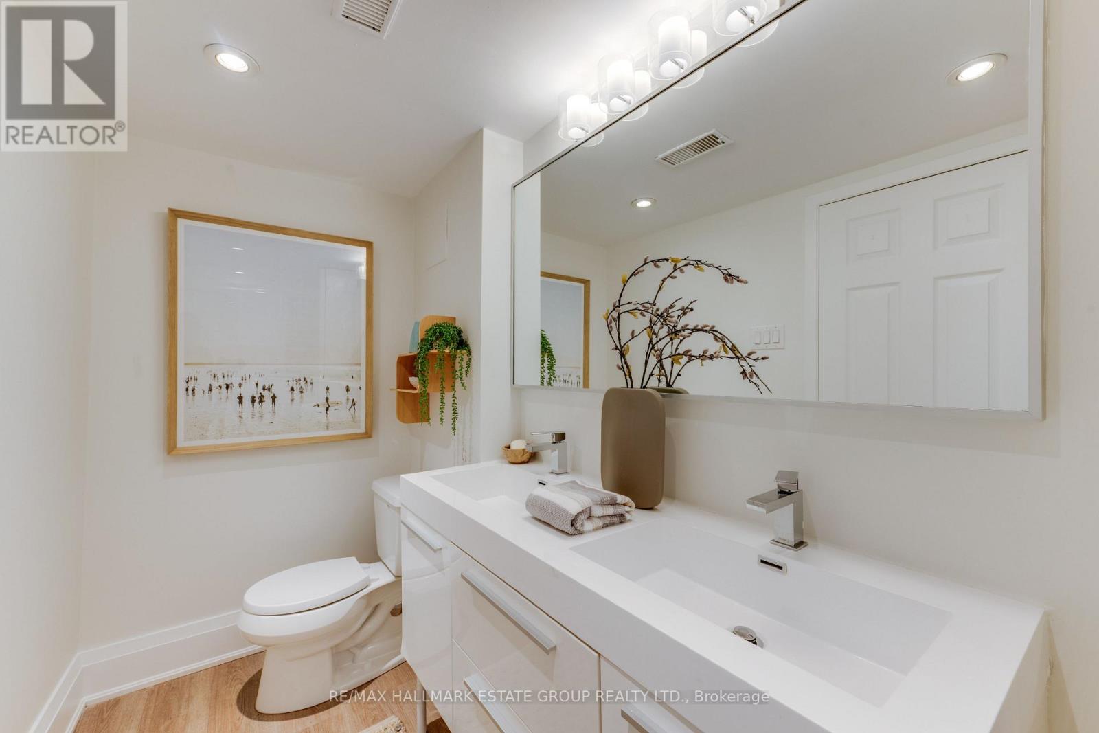 105 Lee Avenue, Toronto, ON photo 41