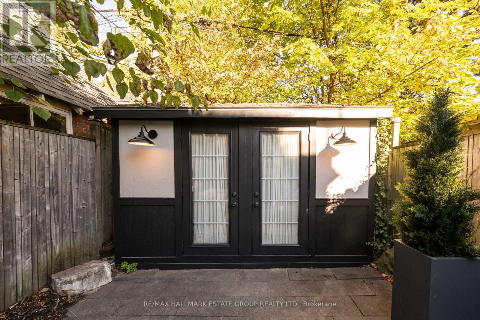 105 Lee Avenue, Toronto, ON photo 49
