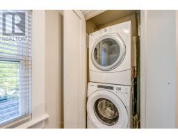 Kitchen - 105 Lee Avenue, Toronto, ON M4E2P2 Photo 8