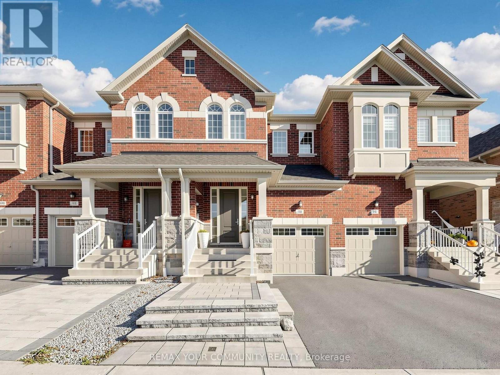 96 Drizzel Crescent, Richmond Hill, ON photo 2