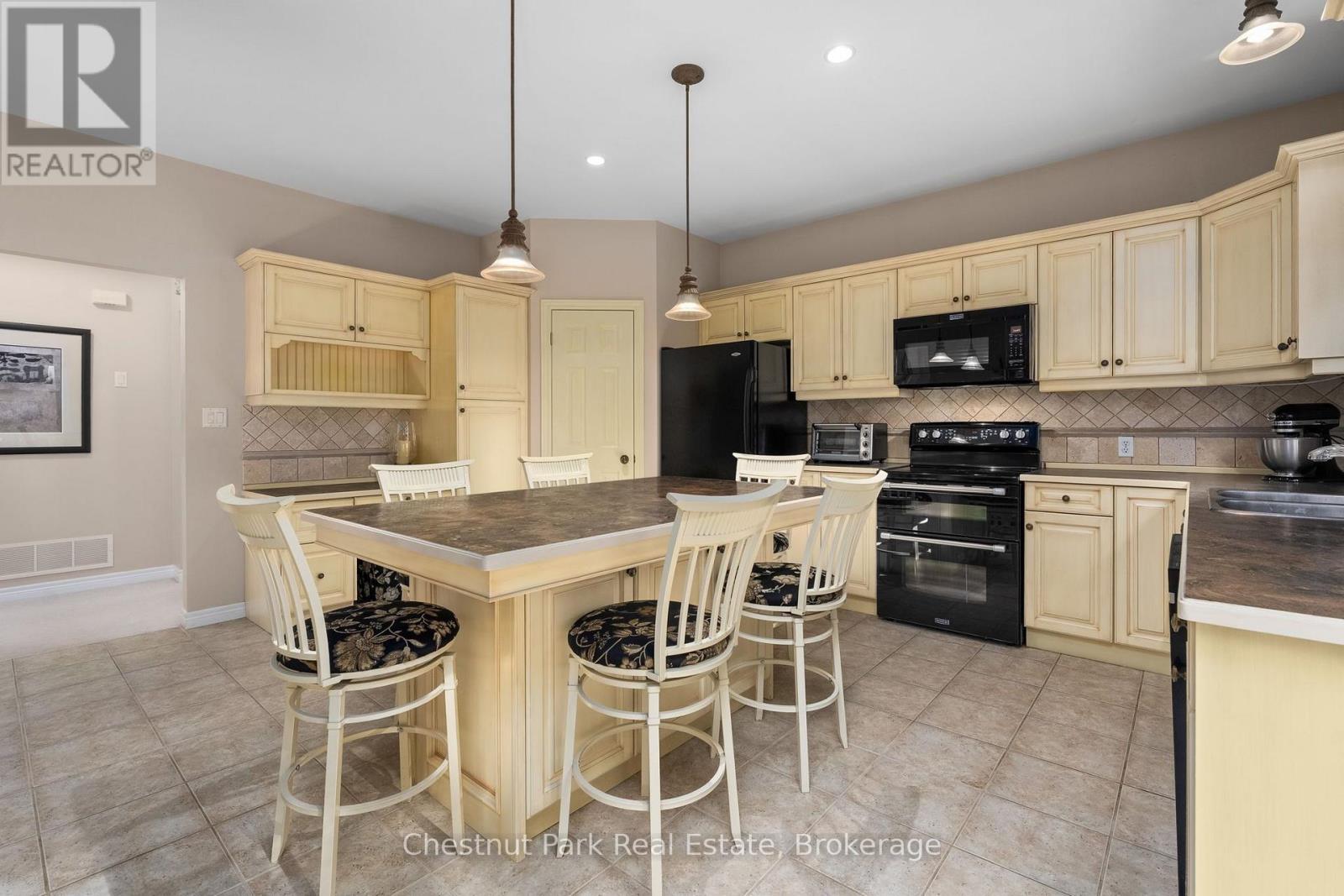27 KENDRA CRESCENT - 13