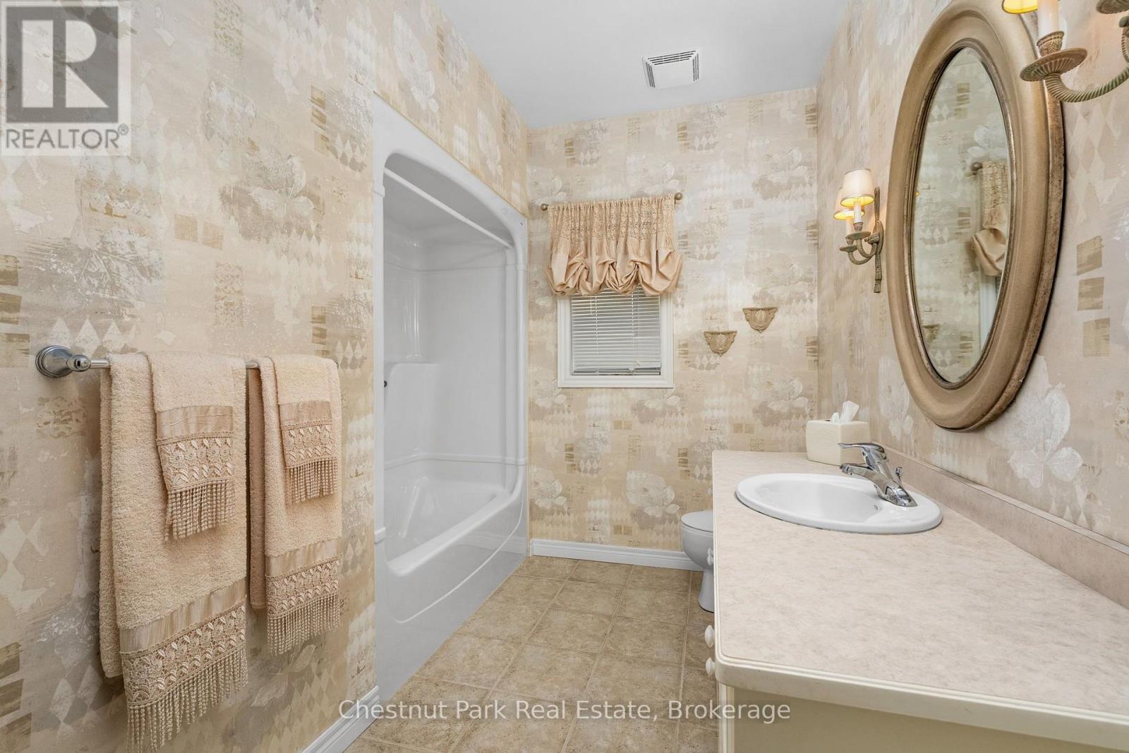 27 KENDRA CRESCENT - 22