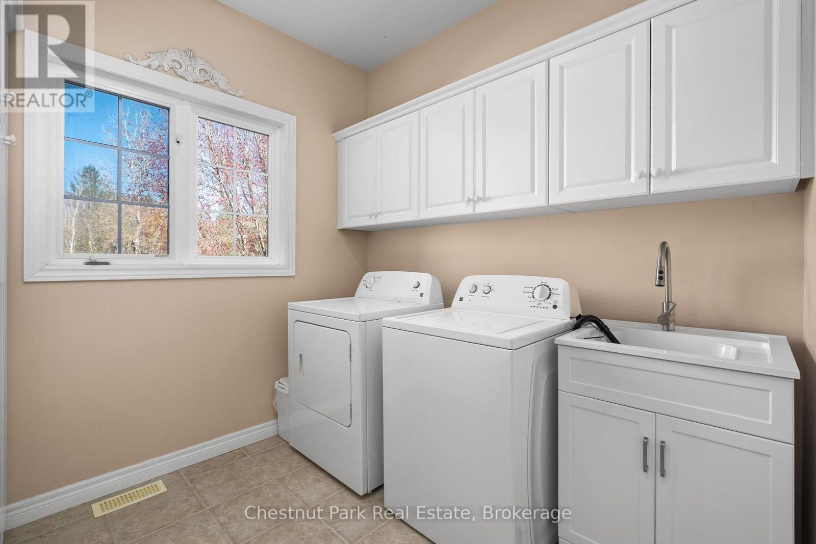 27 KENDRA CRESCENT - 24
