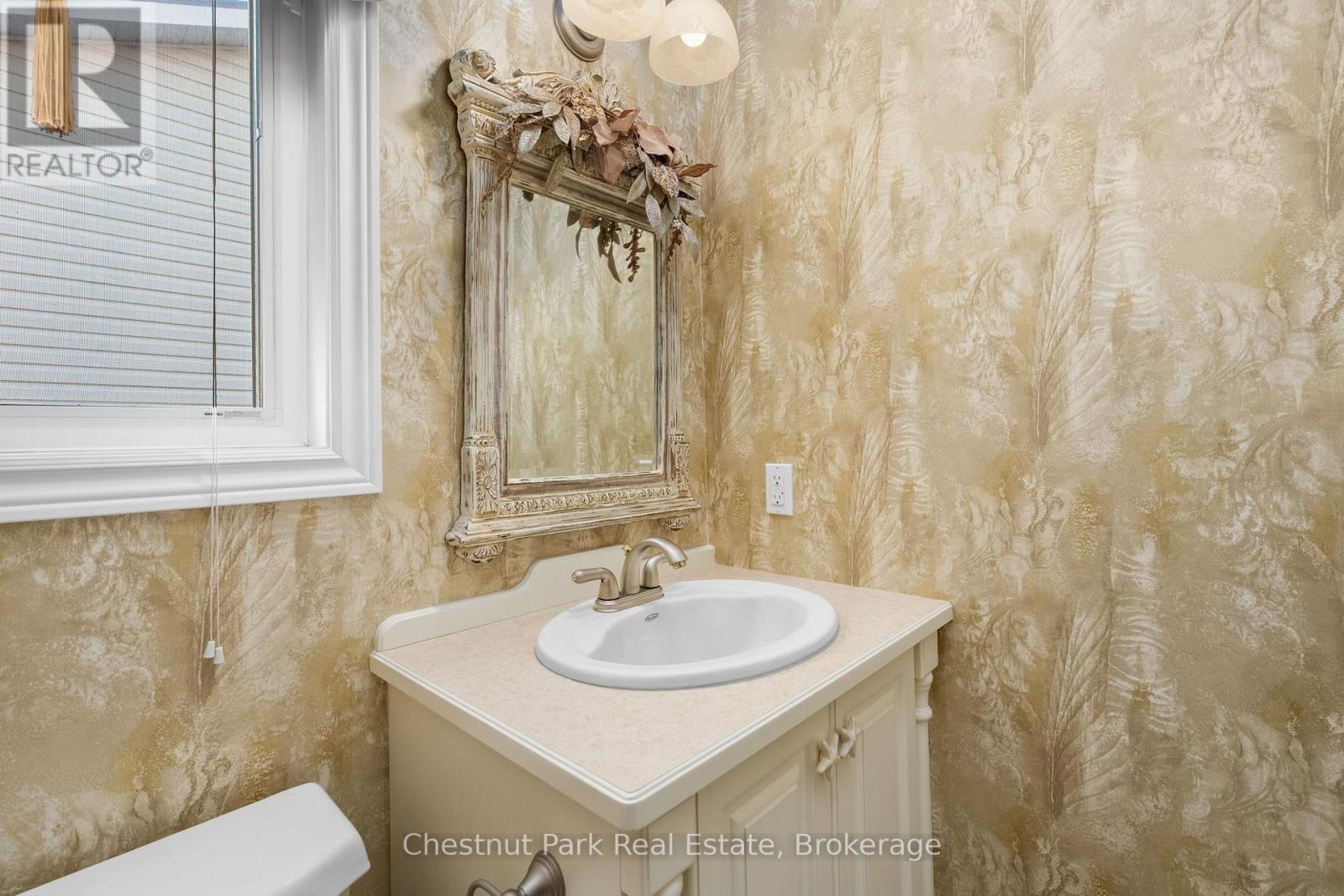 27 KENDRA CRESCENT - 26