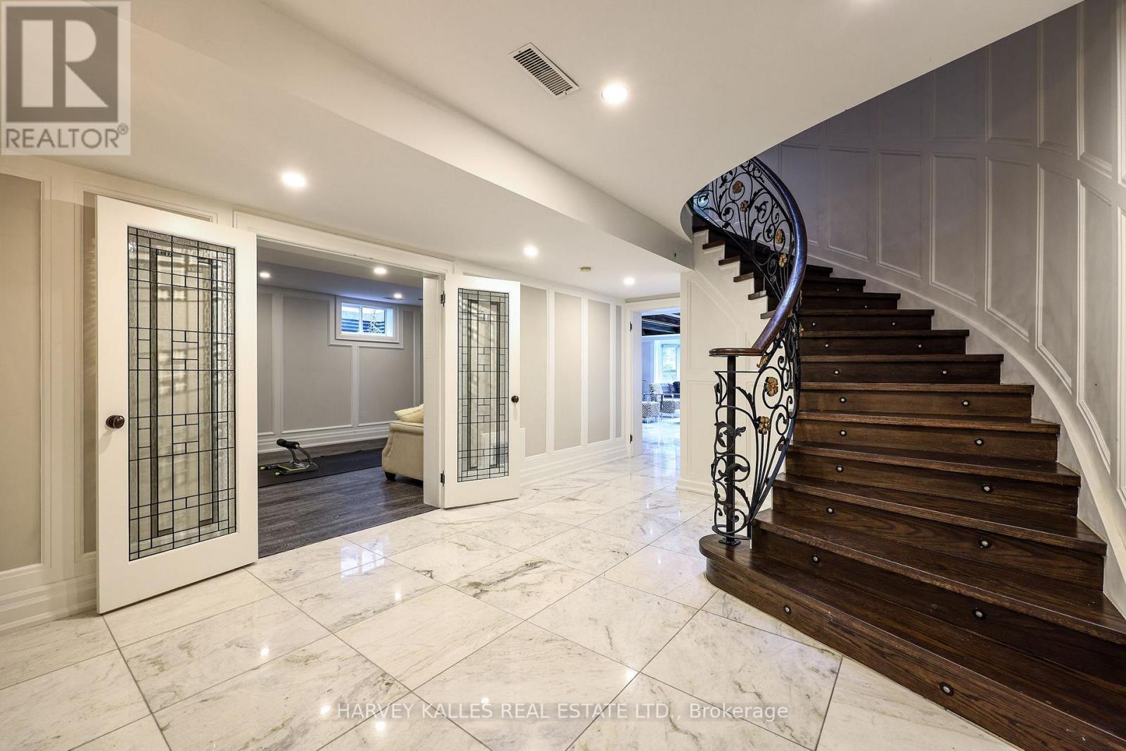 6 PENWOOD CRESCENT - 34