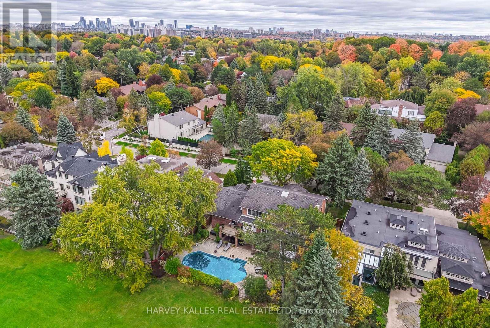 6 PENWOOD CRESCENT - 44