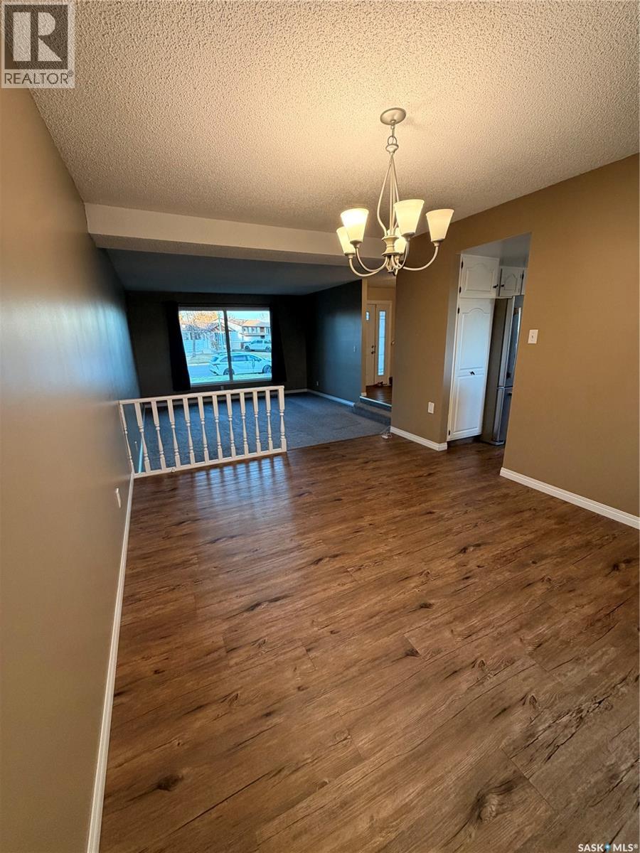 56 Dunfield CRESCENT photo 3