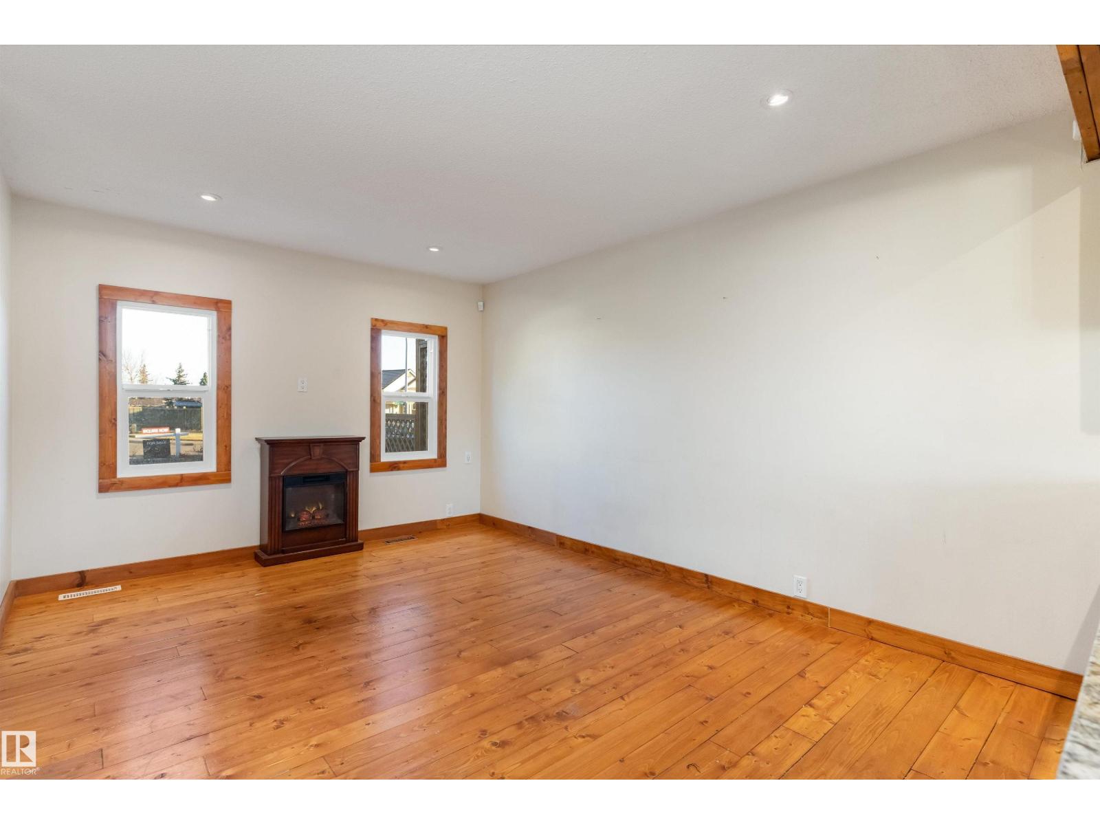 18729 95A AV NW, Edmonton — photo 18