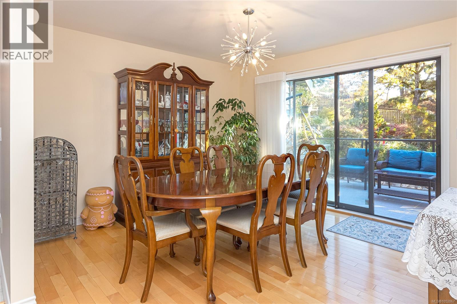  878 Denford Crescent, Saanich
