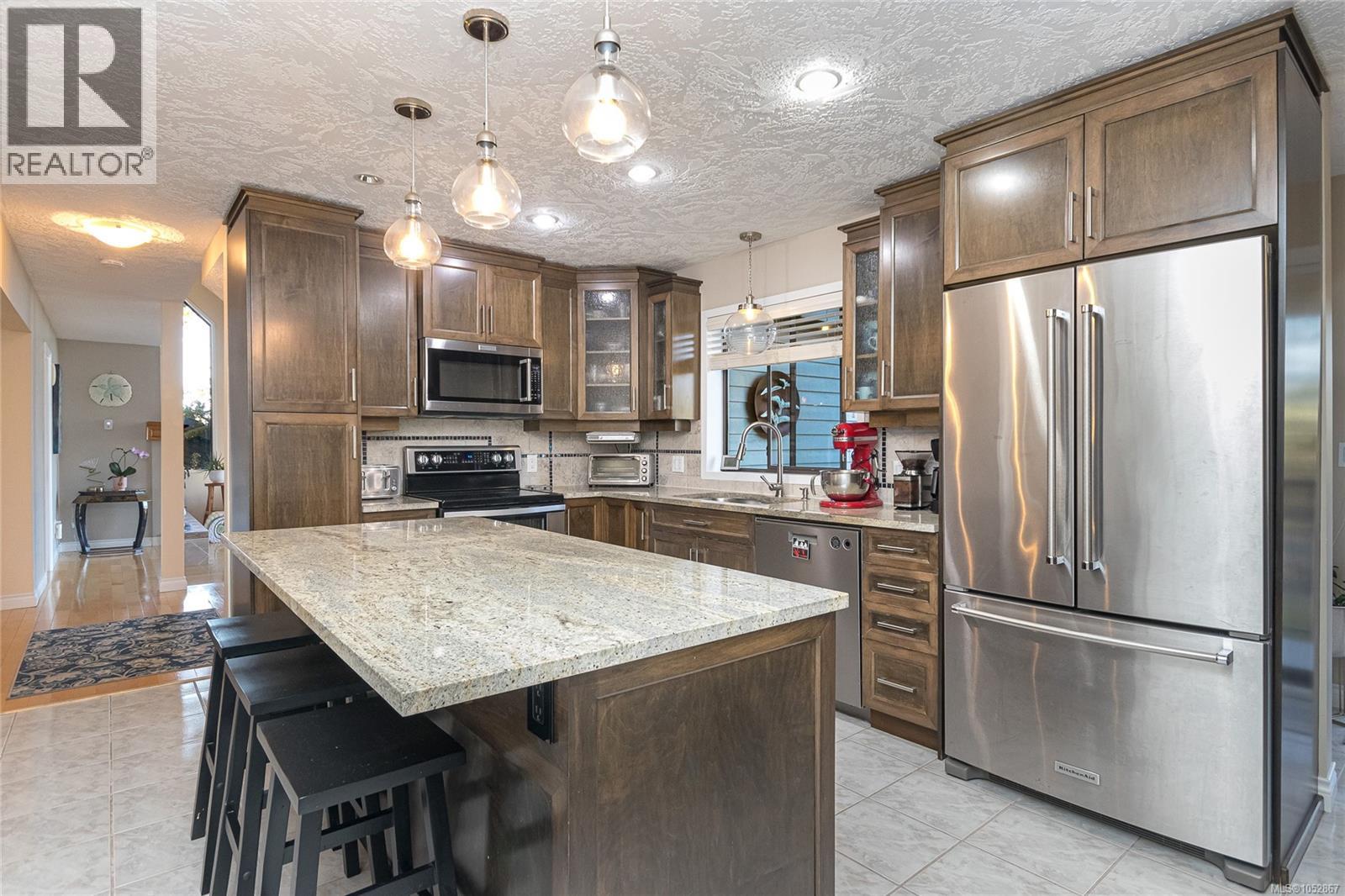  878 Denford Crescent, Saanich