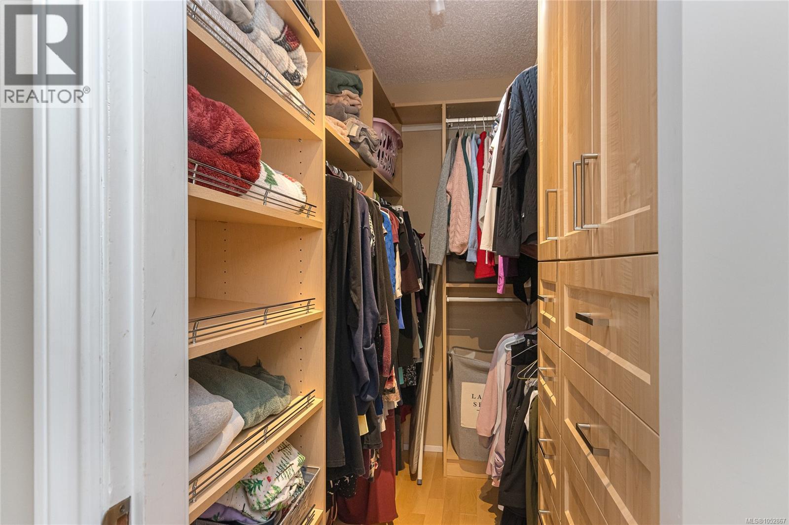  878 Denford Crescent, Saanich