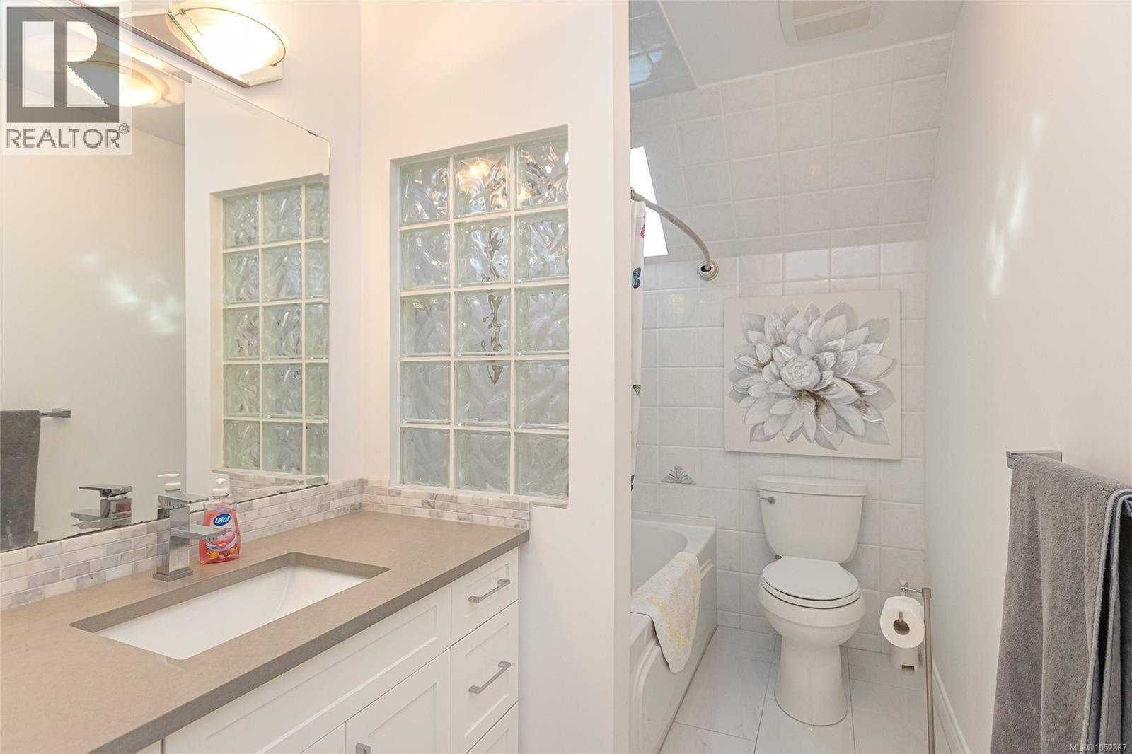  878 Denford Crescent, Saanich