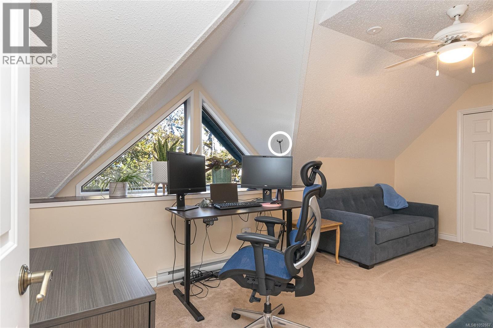  878 Denford Crescent, Saanich