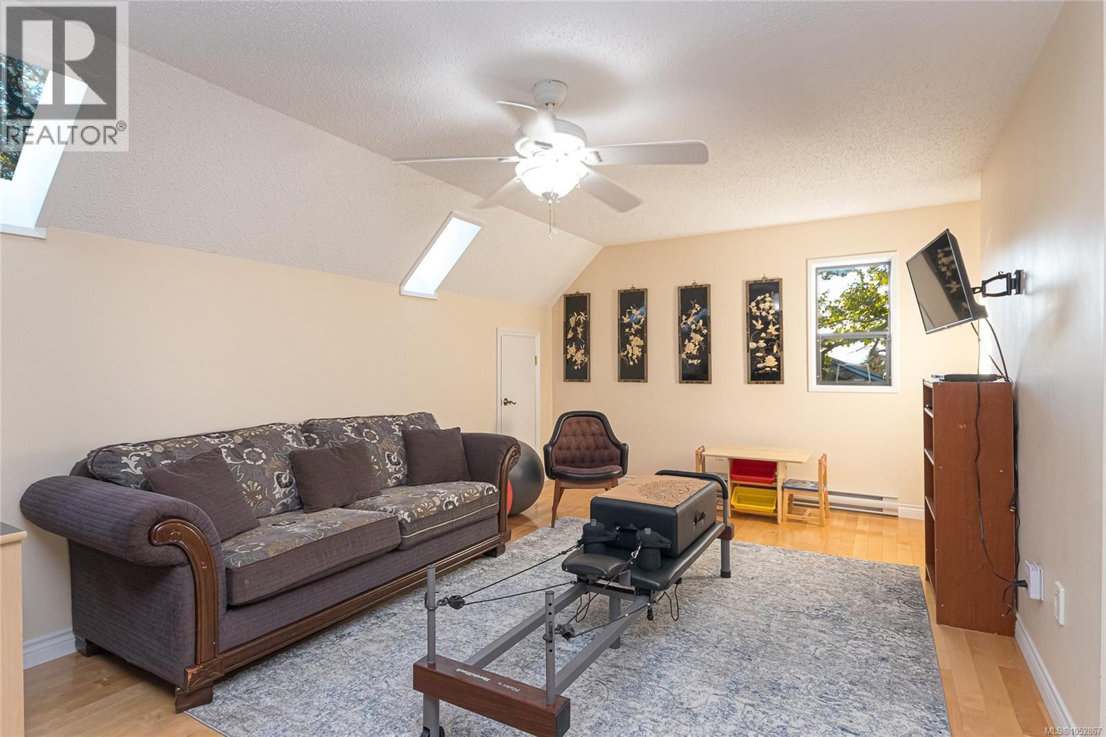  878 Denford Crescent, Saanich