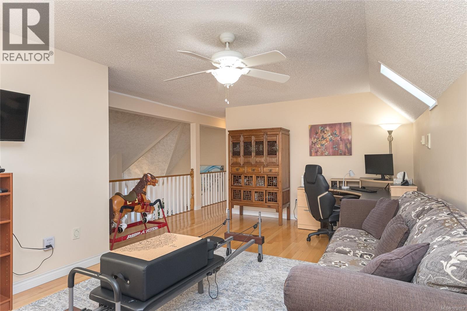  878 Denford Crescent, Saanich