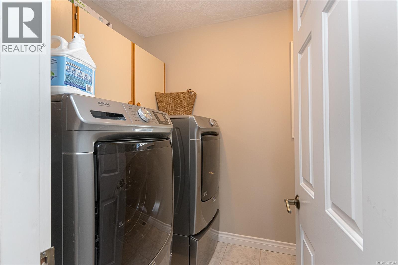  878 Denford Crescent, Saanich