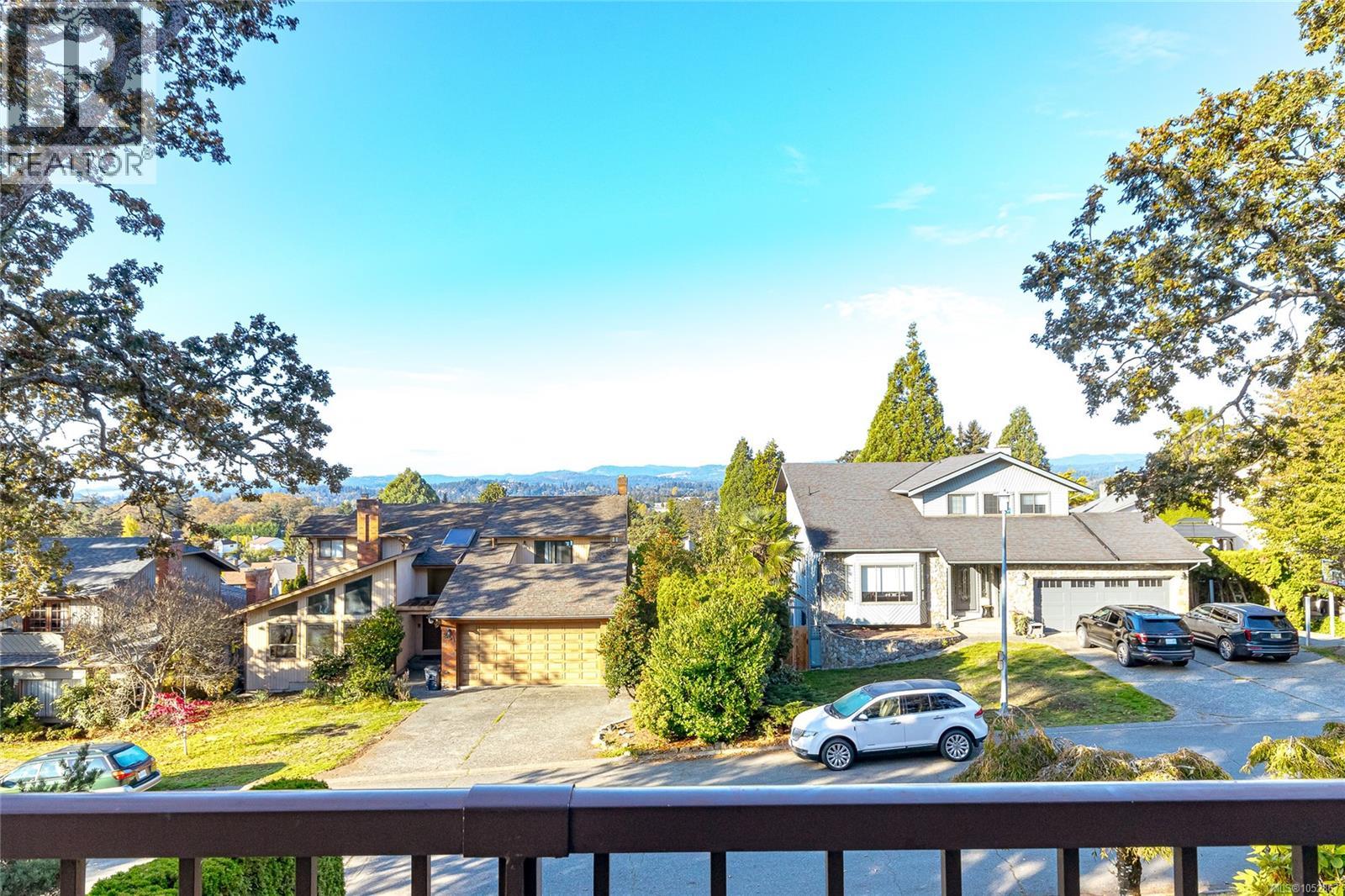  878 Denford Crescent, Saanich