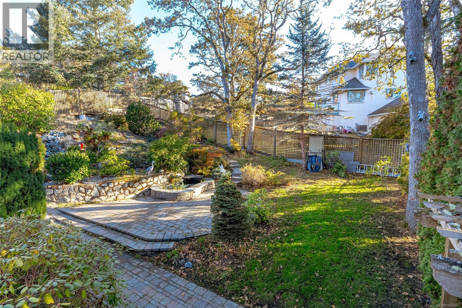  878 Denford Crescent, Saanich