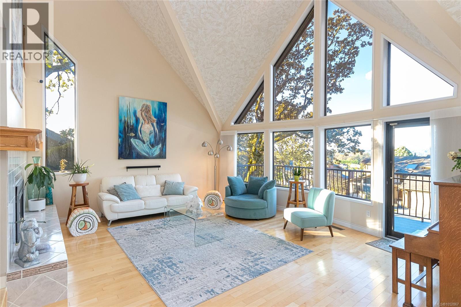  878 Denford Crescent, Saanich