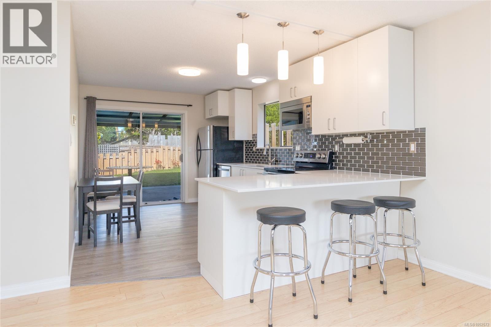  846 Pepin Crescent, Saanich
