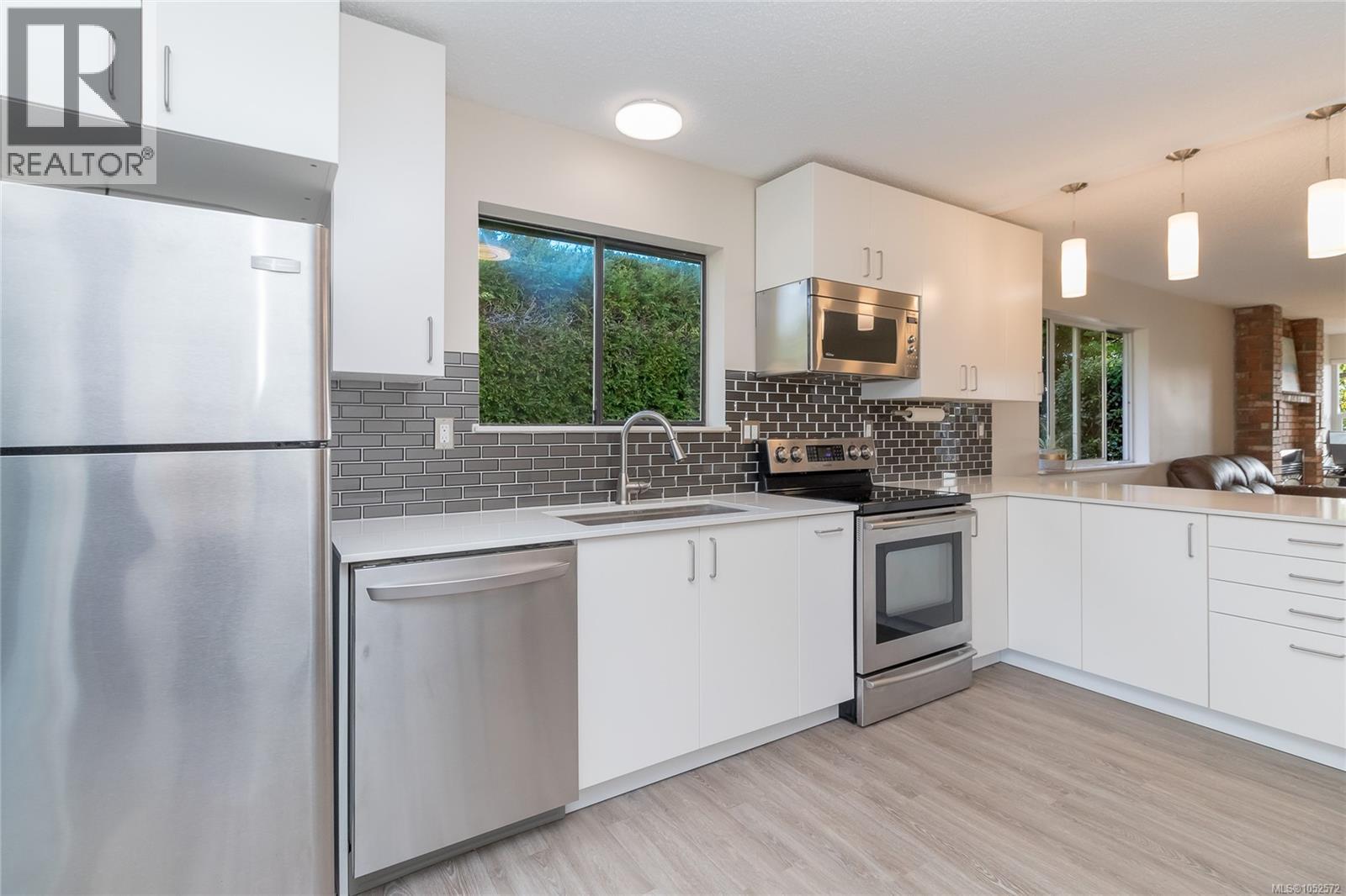  846 Pepin Crescent, Saanich