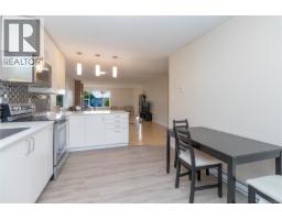 846 Pepin Cres, Saanich, BC V8Z6V6 Photo 15