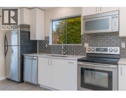 846 Pepin Cres, Saanich, BC V8Z6V6 Photo 16