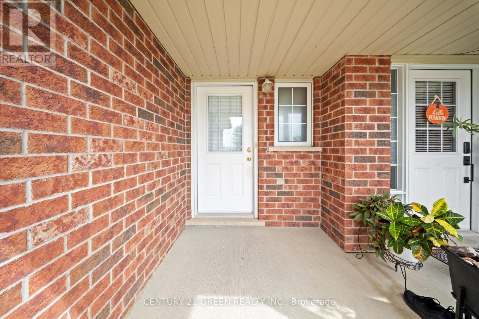 245 Red Clover Court, Kitchener, ON photo 4