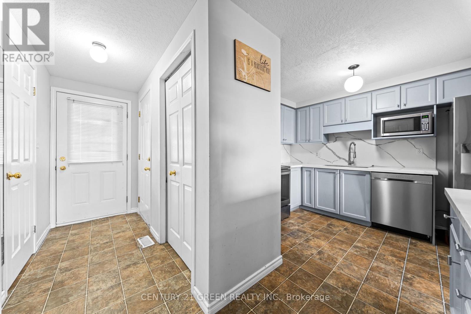 245 Red Clover Court, Kitchener, ON photo 6