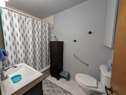 460 Sample Road, Rapid City, MB R0K1W0 Photo 25