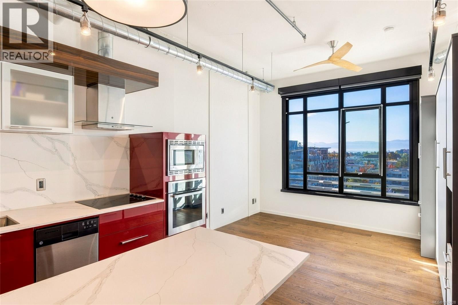 #808 1029 View St - 21