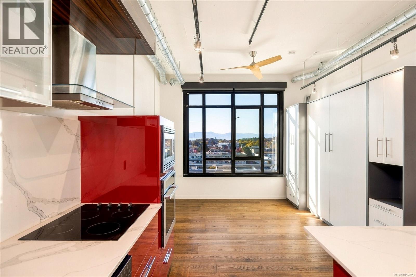 #808 1029 View St - 22
