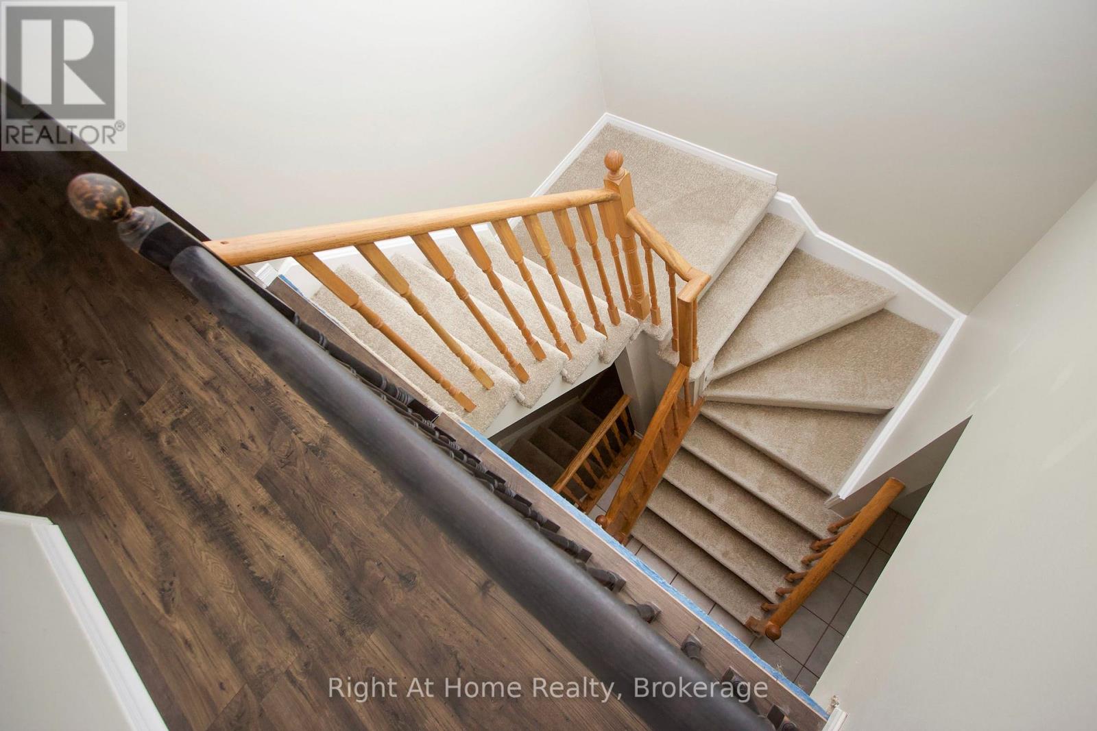 Upper Unit- 75 Millburn Drive, Clarington, ON photo 16