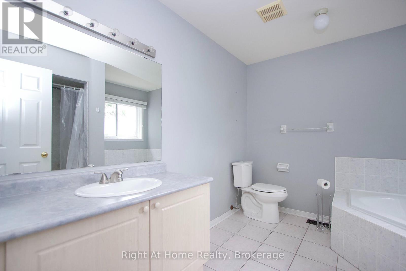 Upper Unit- 75 Millburn Drive, Clarington, ON photo 18