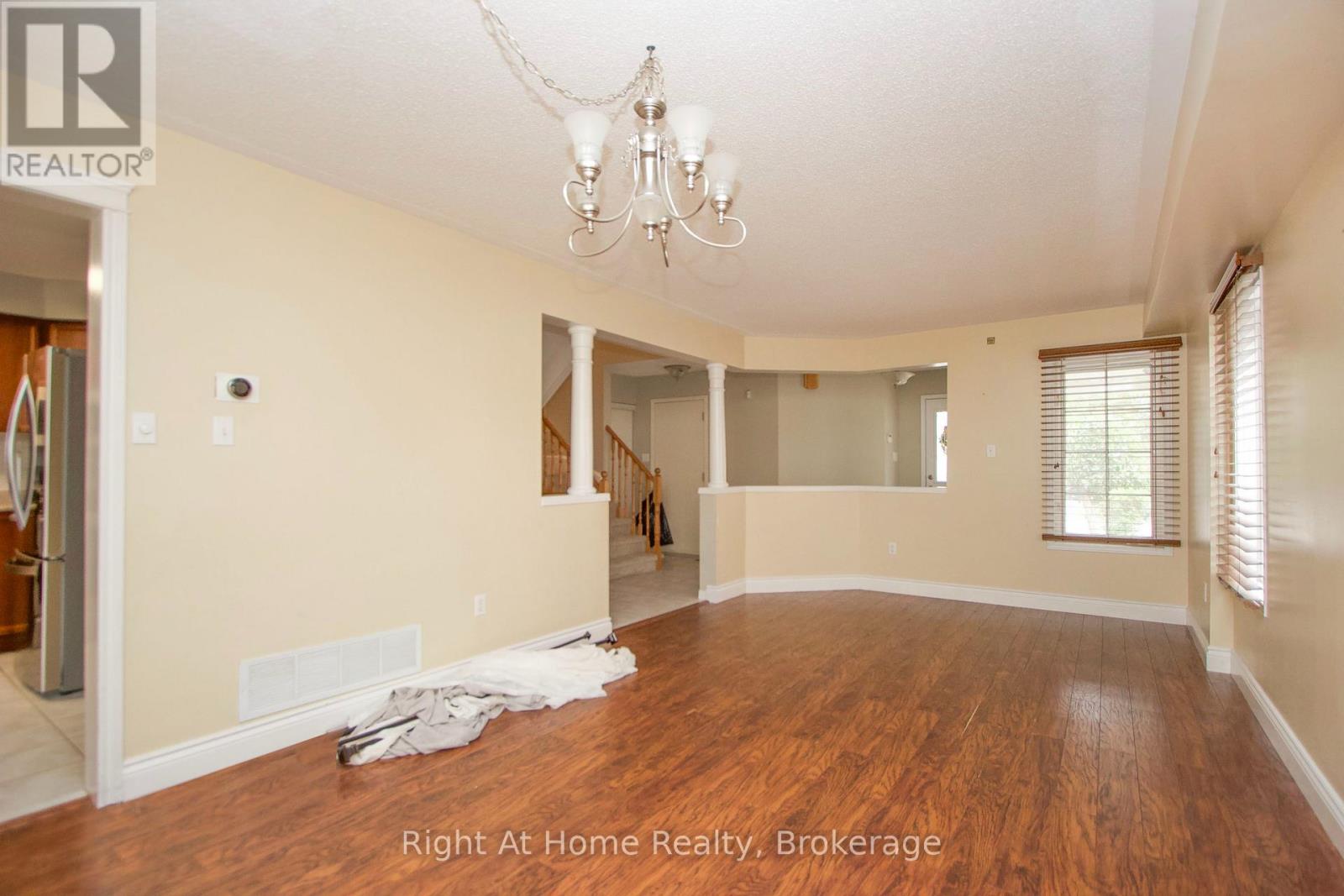 Upper Unit- 75 Millburn Drive, Clarington, ON photo 8