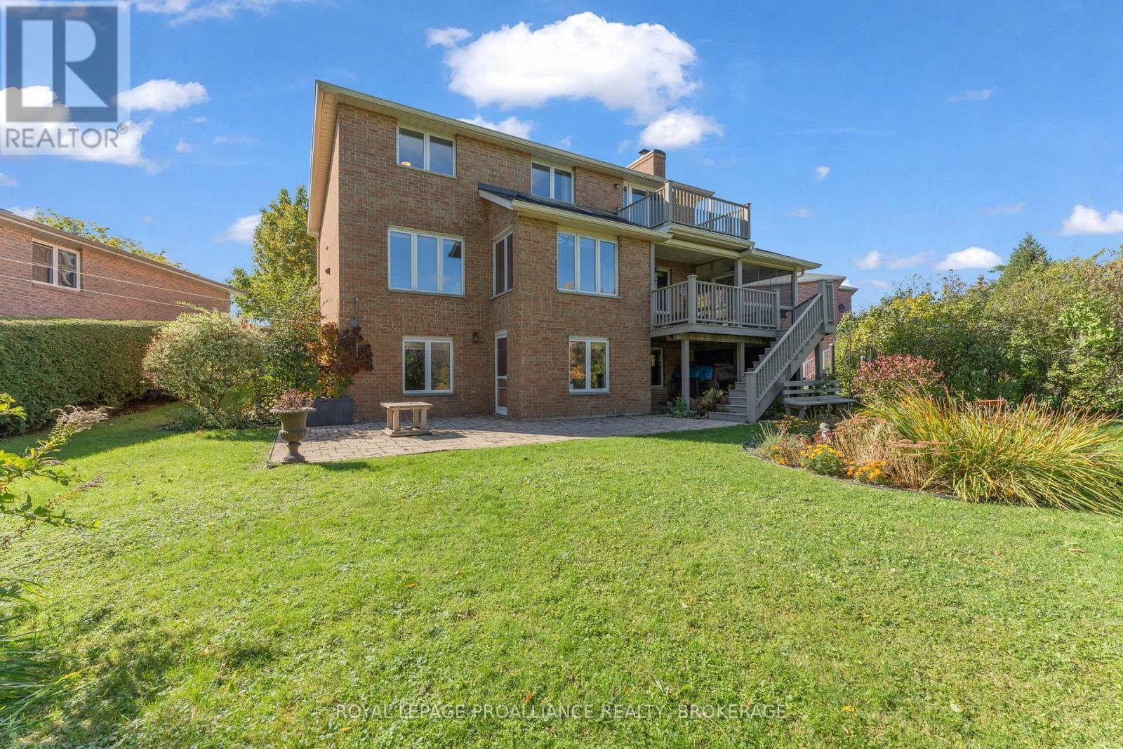 702 PARKSIDE CRESCENT, Kingston (East Gardiners Rd), ON, photo 3