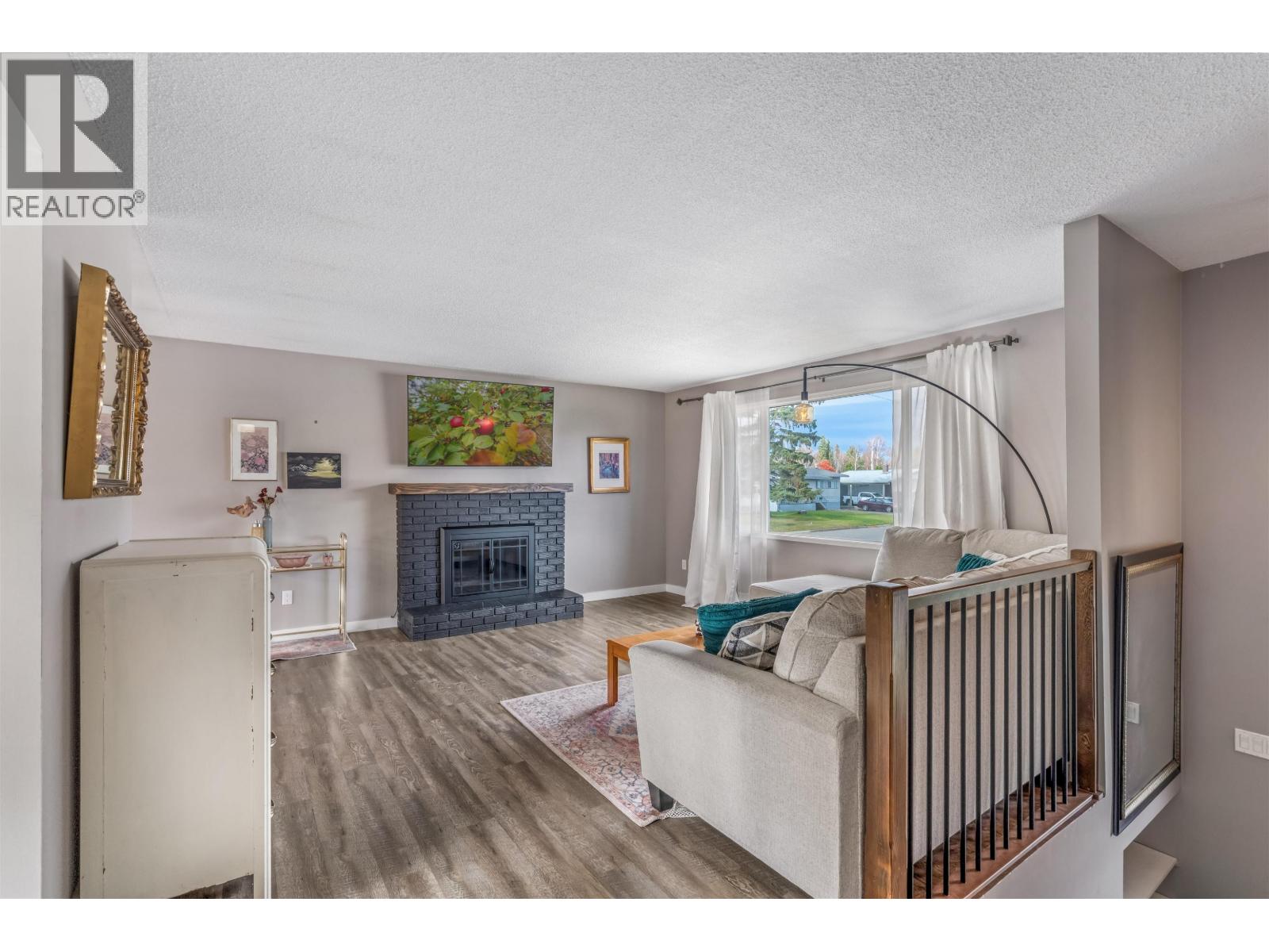 3351 HAMMOND AVENUE - 9
