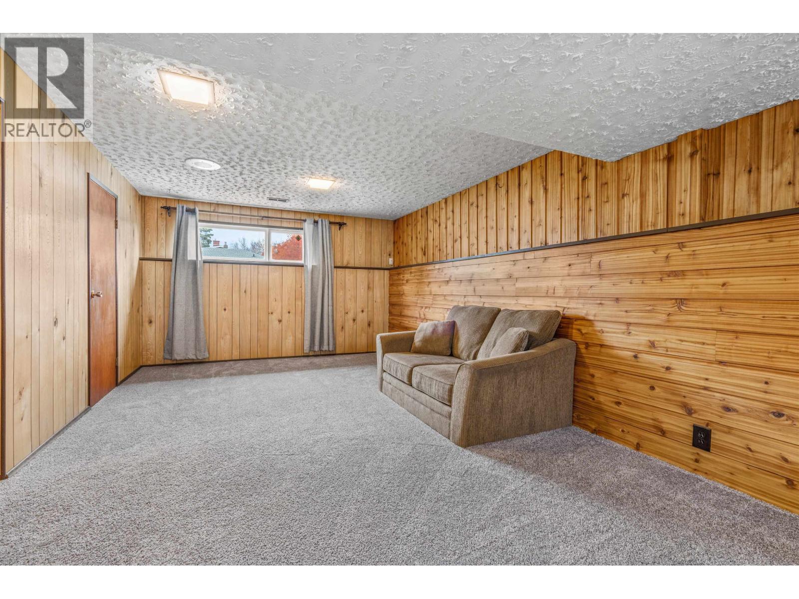 3351 HAMMOND AVENUE - 19
