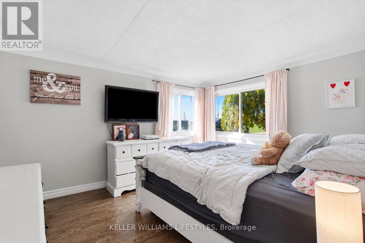7512 FAIRVIEW ROAD - 20