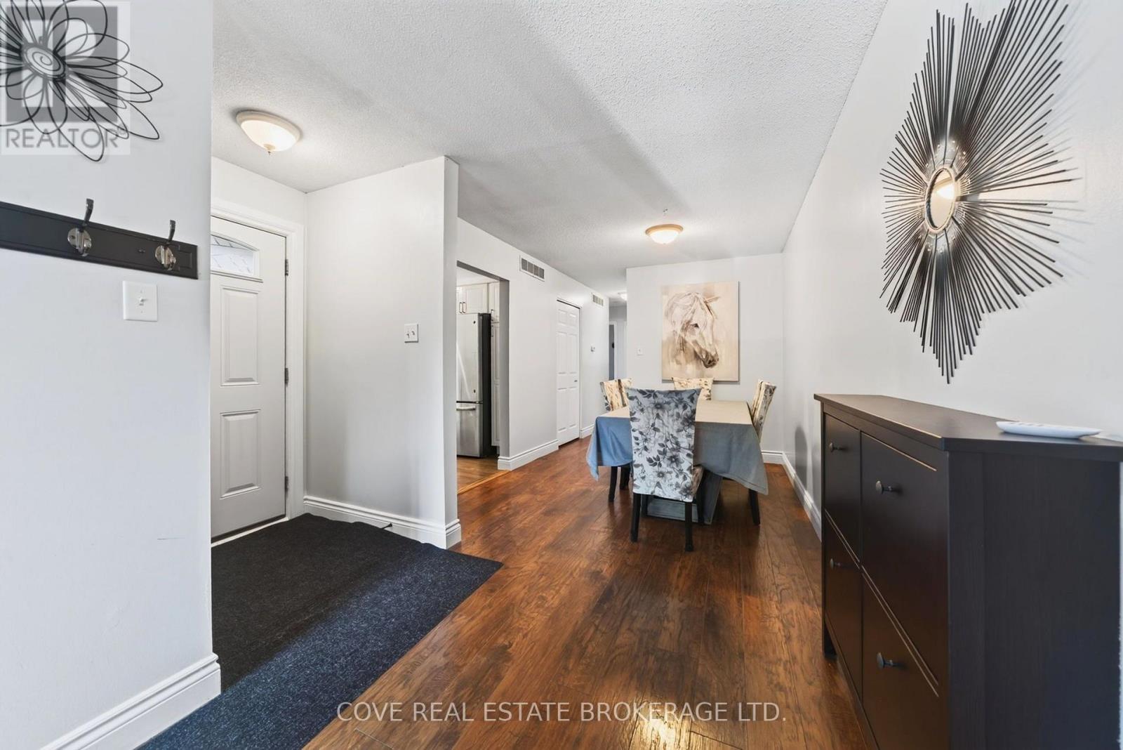 38 Ranchwood photo 3