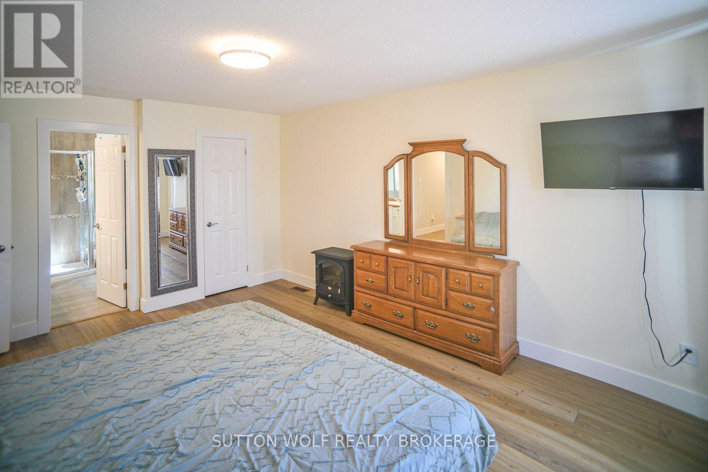67 WILLOW CRESCENT - 21
