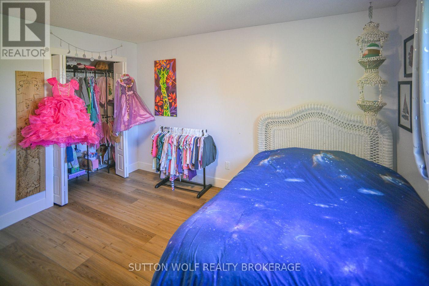 67 WILLOW CRESCENT - 27