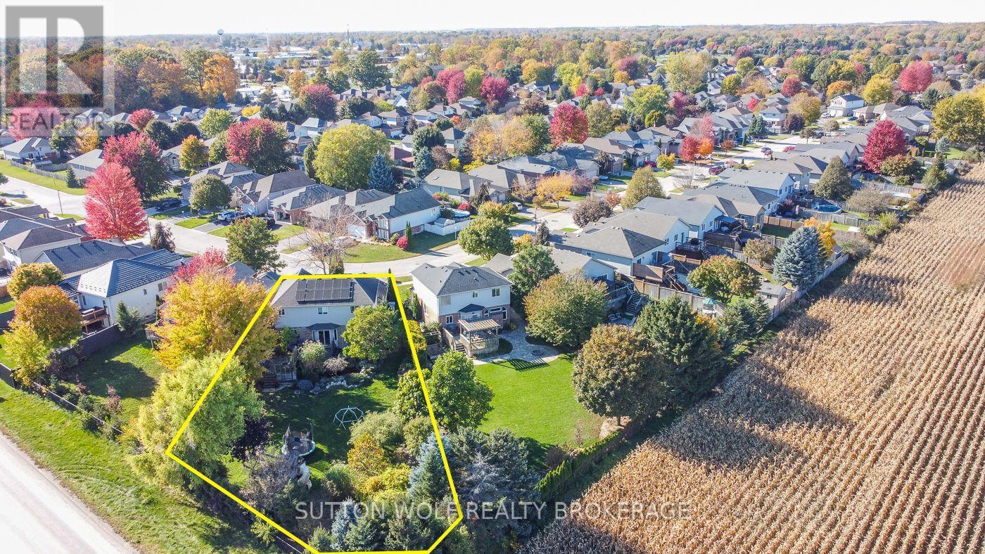 67 WILLOW CRESCENT - 3