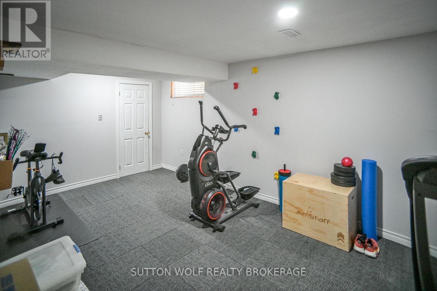 67 WILLOW CRESCENT - 36